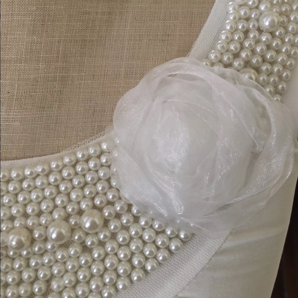 Petites black and white dress with pearls flower size large NEW